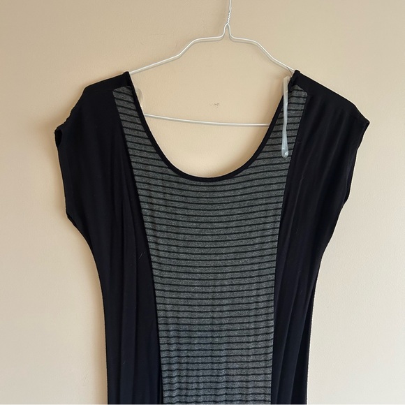 Long Dress with nice grey stripped detail - Made in USA from Love Blossom - Picture 6 of 11